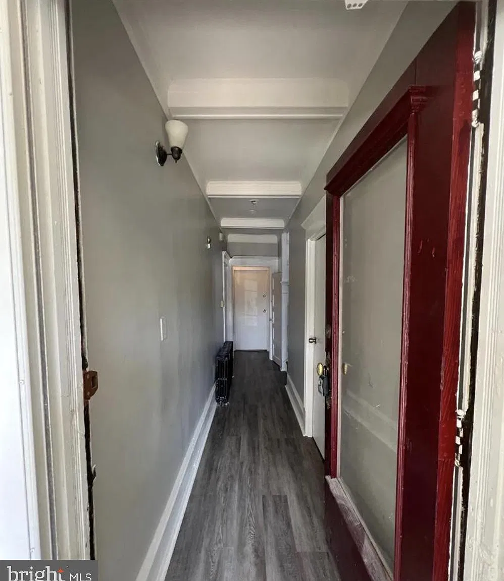 3 bed, 2.5 bath, 1200 sqft, $2,050 — Photo 2
