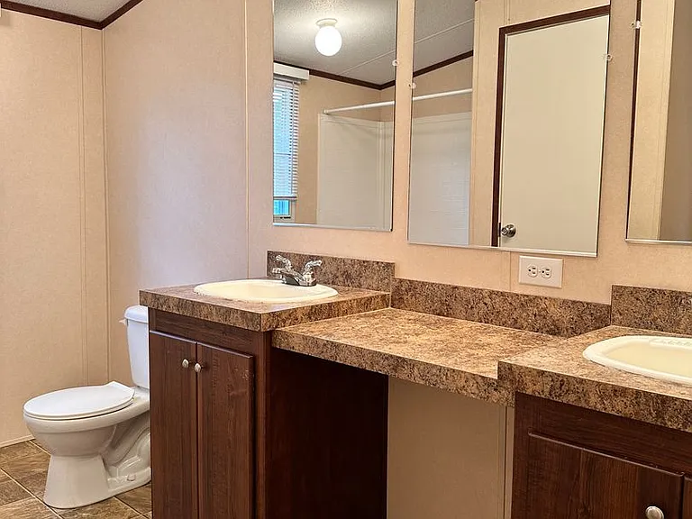 1016 Private Road 1518 — Photo 7