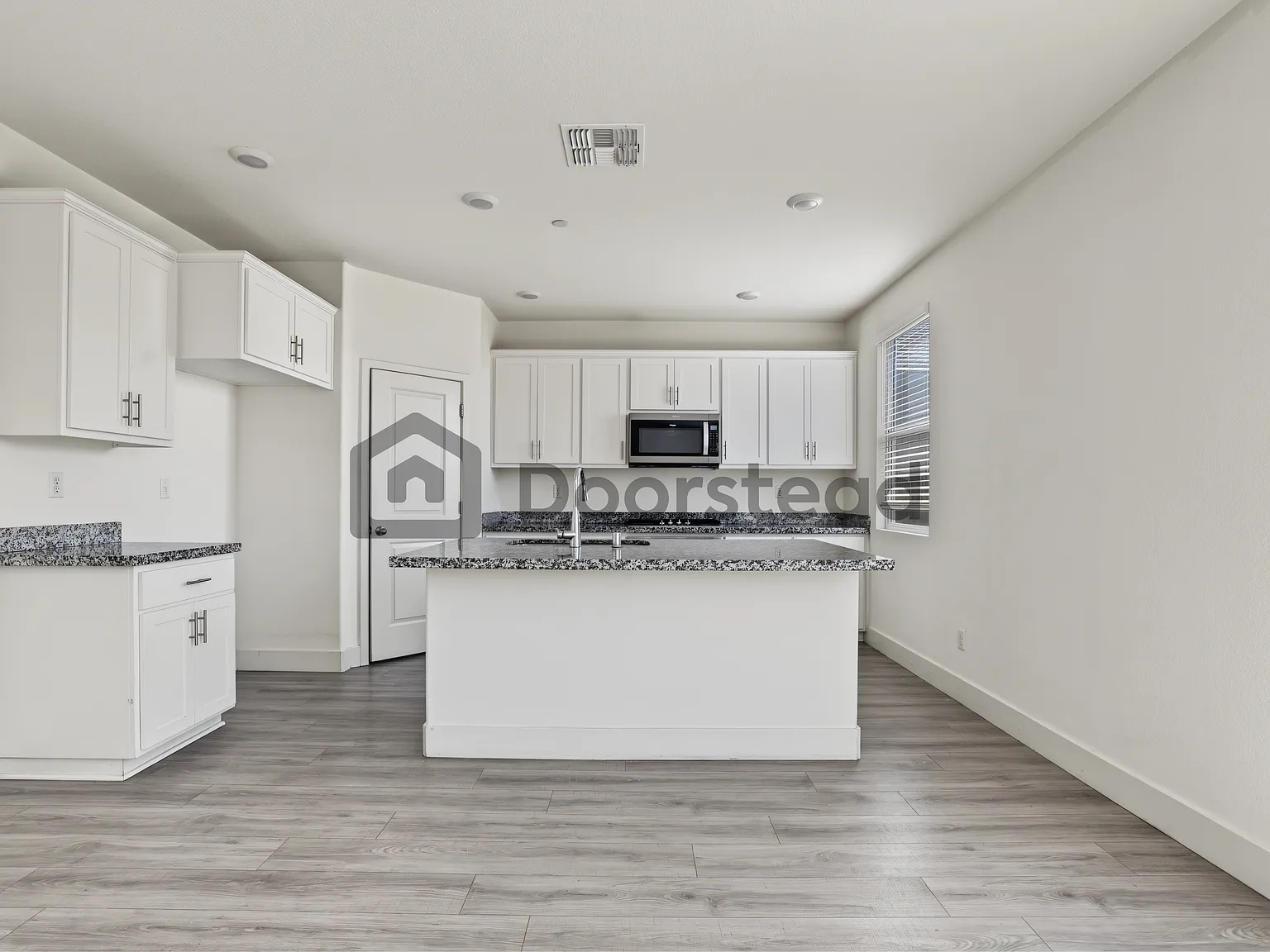 5 bed, 3.0 bath, 2181 sqft, $3,120 — Photo 4