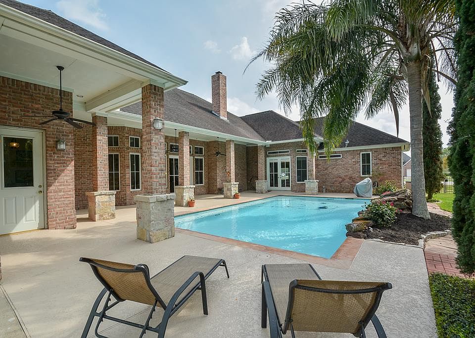 2nd image of 634 Royal Lakes Blvd
