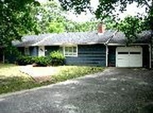 49C W Tiana Rd, Hampton Bays, NY 11946