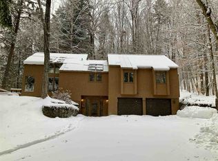 399 Hard Rd, Hartford, VT 05047