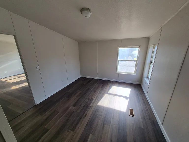 341-343 NW Hemlock Ct — Photo 9