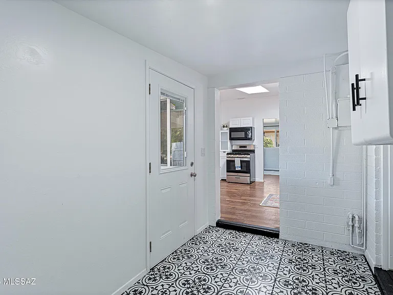 212 S Avenue C — Photo 17