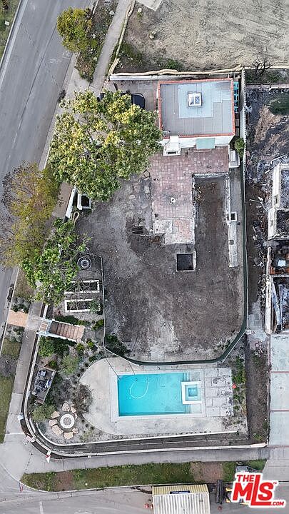 2nd image of 15021 Bestor Blvd