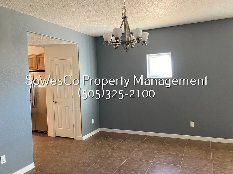961 Katherine Ave — Photo 5