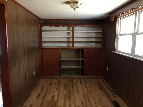4th image of 947 Hickory St