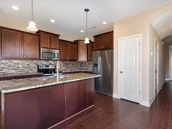 4th image of 2065 Newark Ln