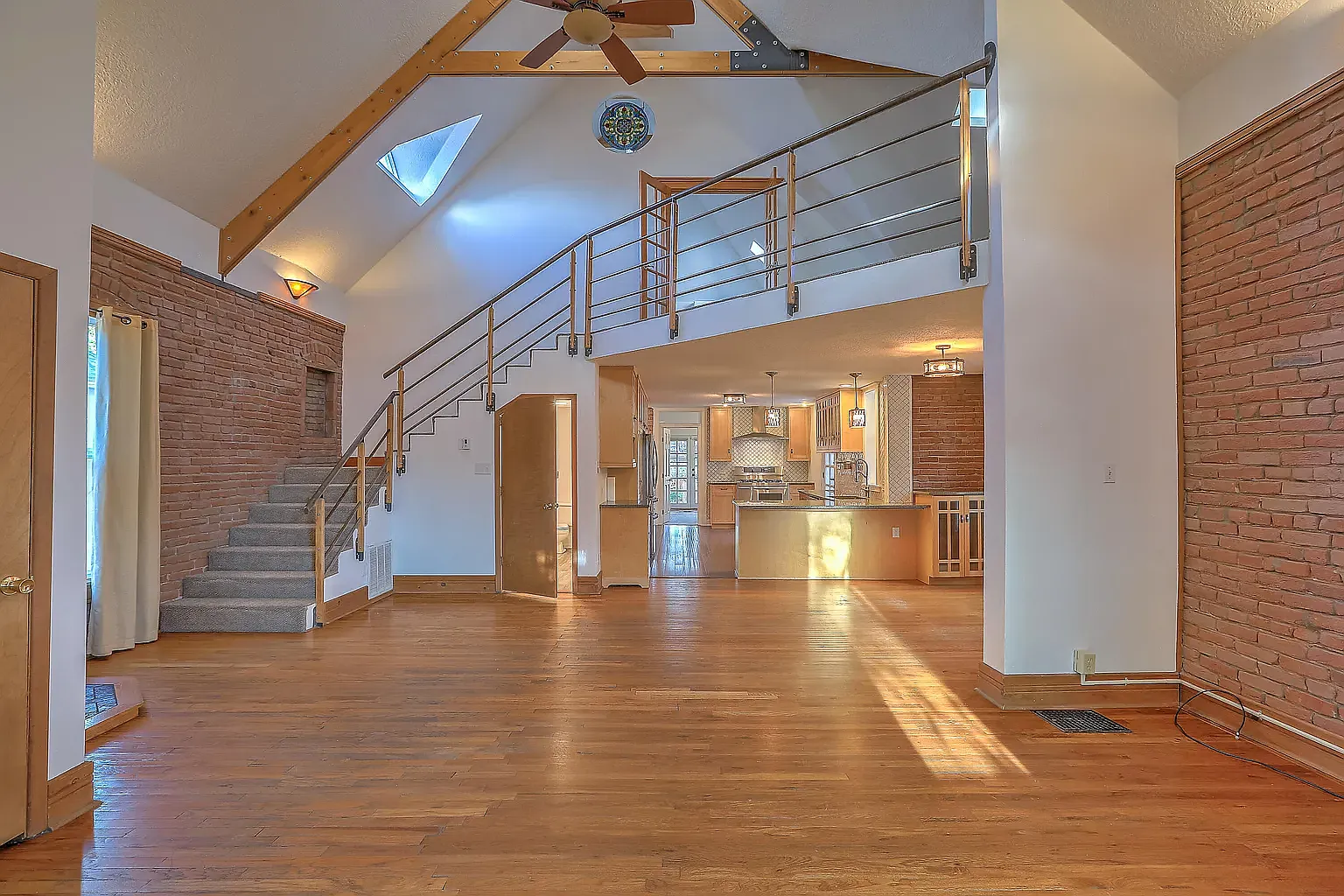3 bed, 1985 sqft, $3,200 — Photo 3