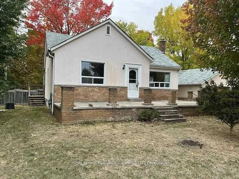 235 Lakeshore Rd W — Photo 2