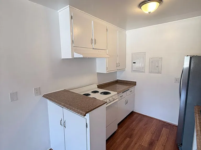 1 Month Free! Renovated Units in Central Van Nuys — Photo 15