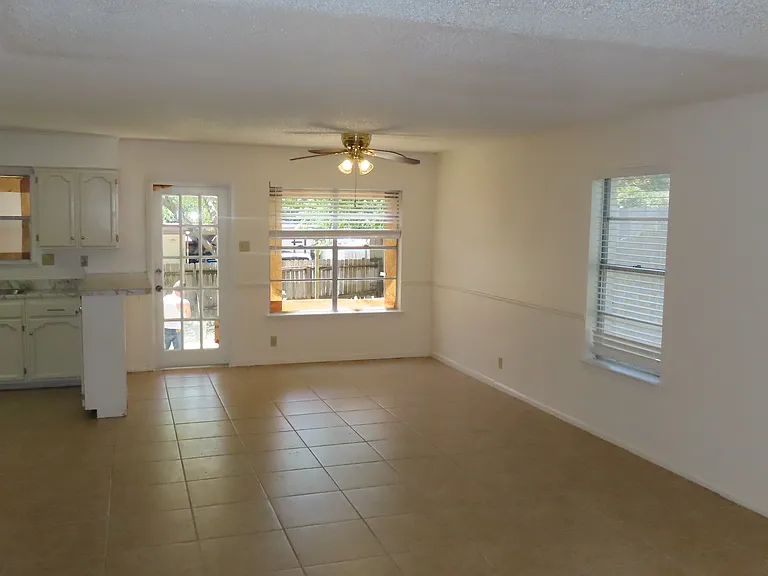 4004 Mount Laurel Dr — Photo 5