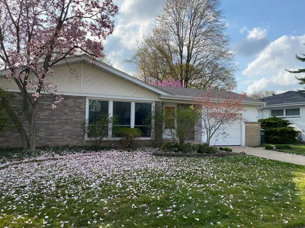 332 Indian Dr, Glen Ellyn, IL 60137