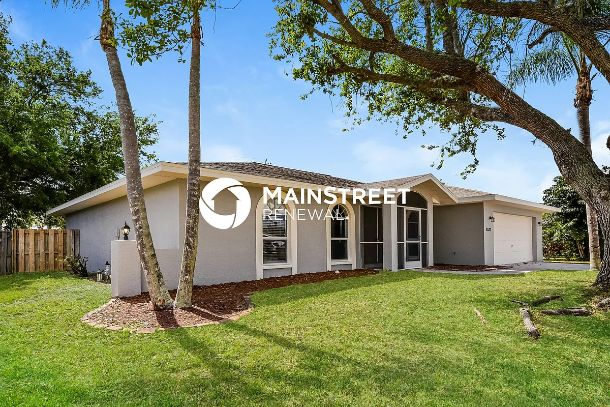 Front View - 3527 SE 3rd Ave