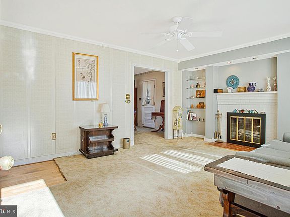 4th image of 612 Fairmount Rd