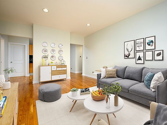 3rd image of 1653 N Fairfield Ave APT 303