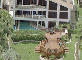 910 Davis Rd, League City, TX 77573