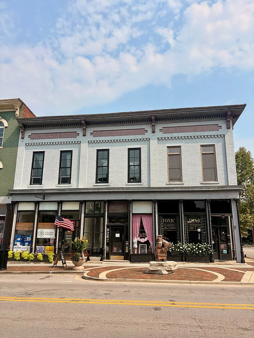 916-928 Main Street — Photo 1