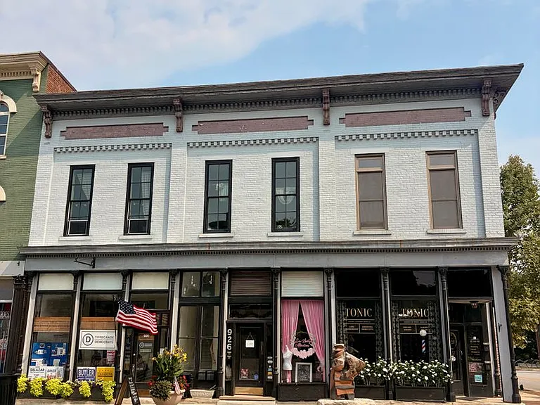 916-928 Main St — Photo 1