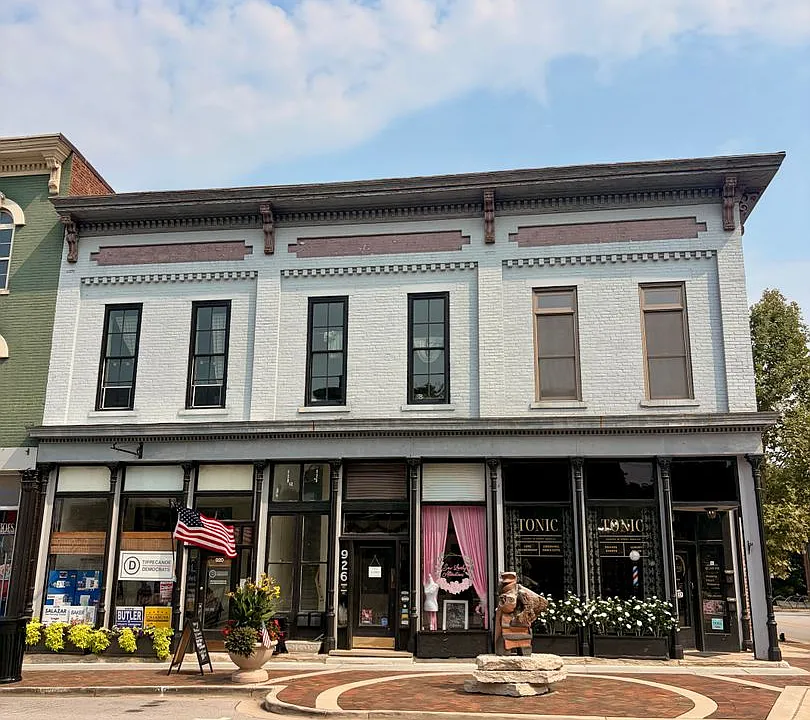 916-928 Main St