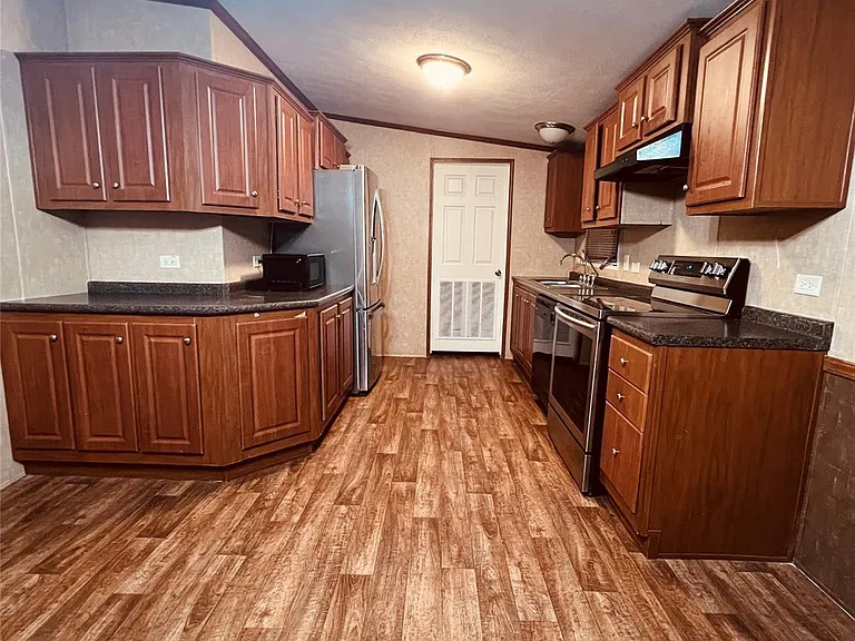 16381 Hunters Green Dr — Photo 8