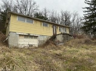 28 Kirt Dr, Chester, WV 26034