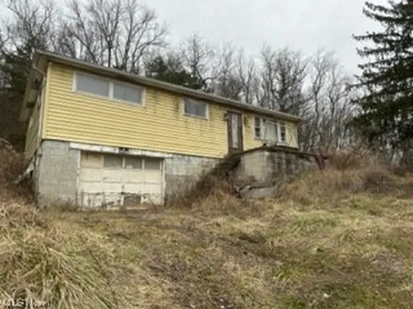 28 Kirt Dr, Chester, WV 26034