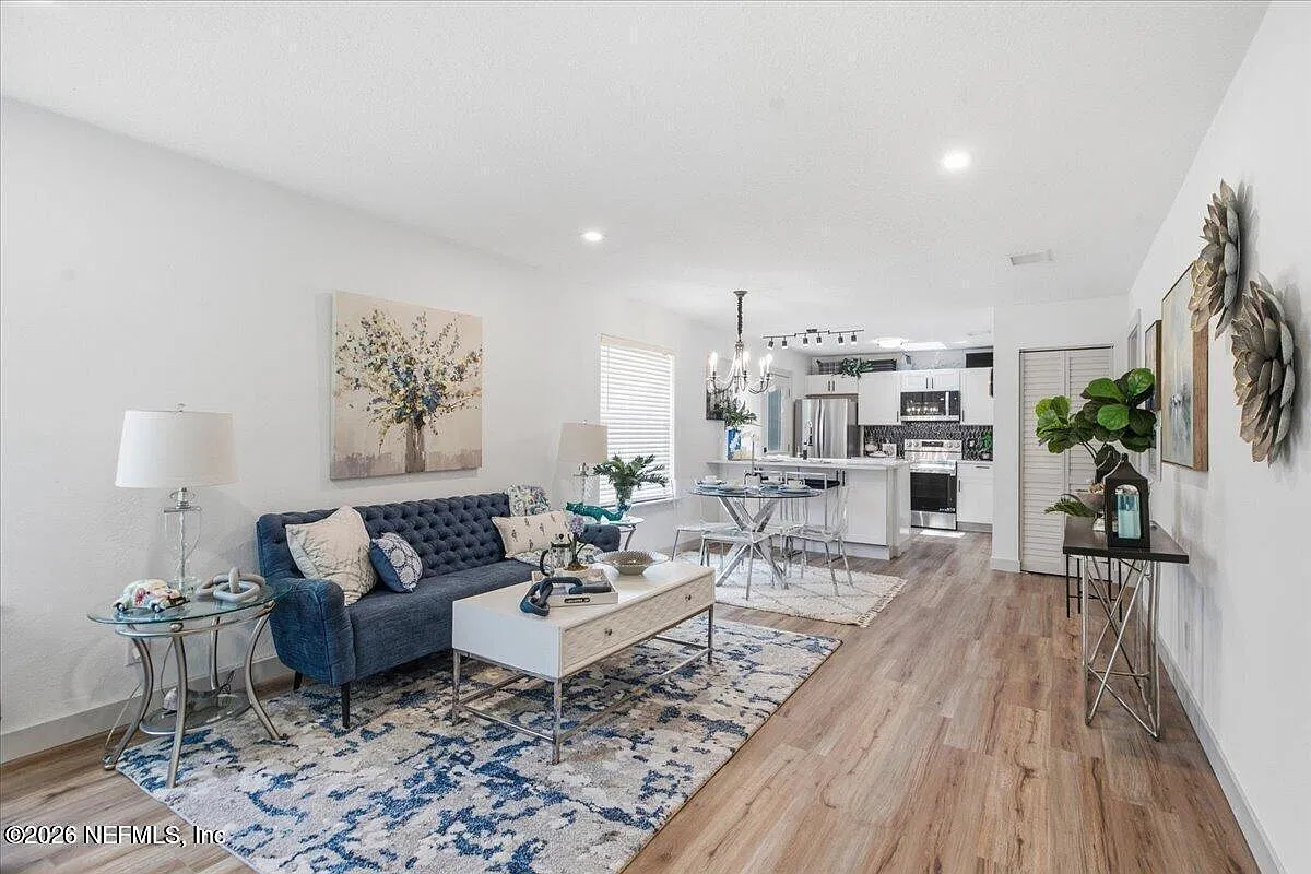 2 bed, 2.0 bath, 1000 sqft, $2,200 — Photo 2