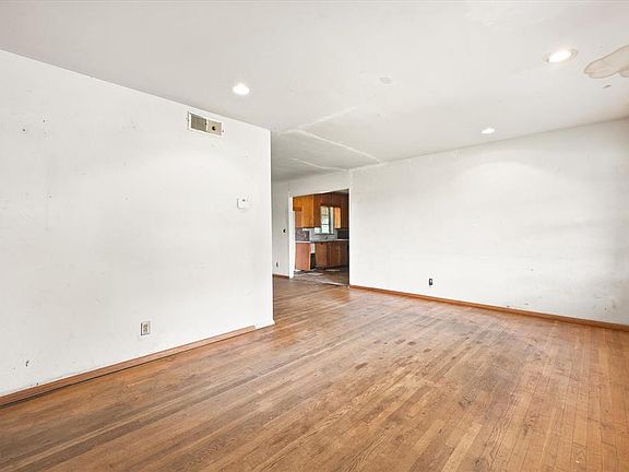 5th image of 5321 S Douglas Ave