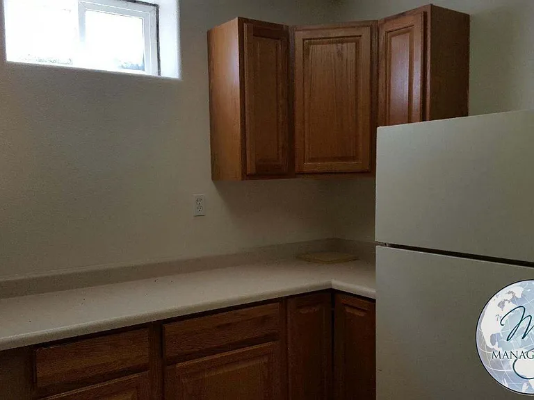 3 bed, 1.0 bath, 1008 sqft, $1,330 — Photo 10