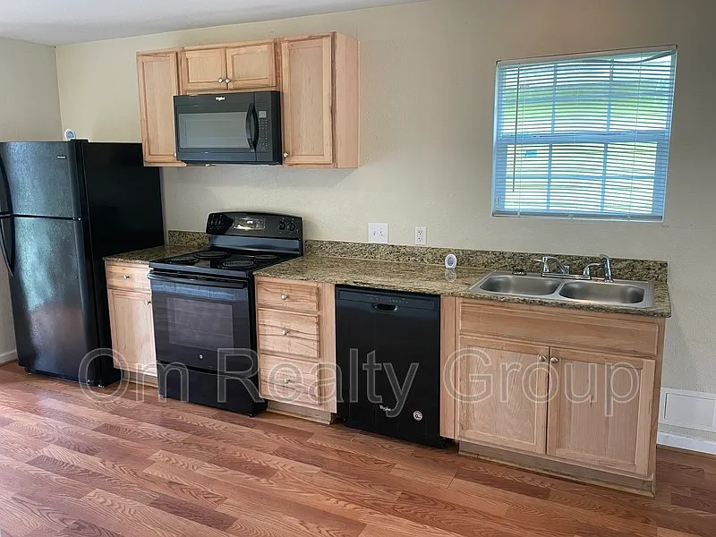 2 bed, 1.0 bath, 900 sqft, $1,100 — Photo 4