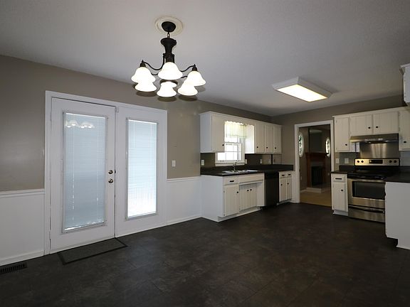 5th image of 209 Peebles Dr