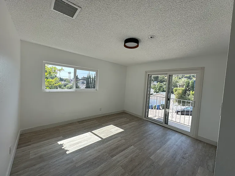 5710 Stratford Rd — Photo 6