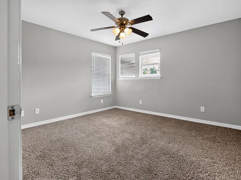 451 Eisenhower Dr — Photo 25