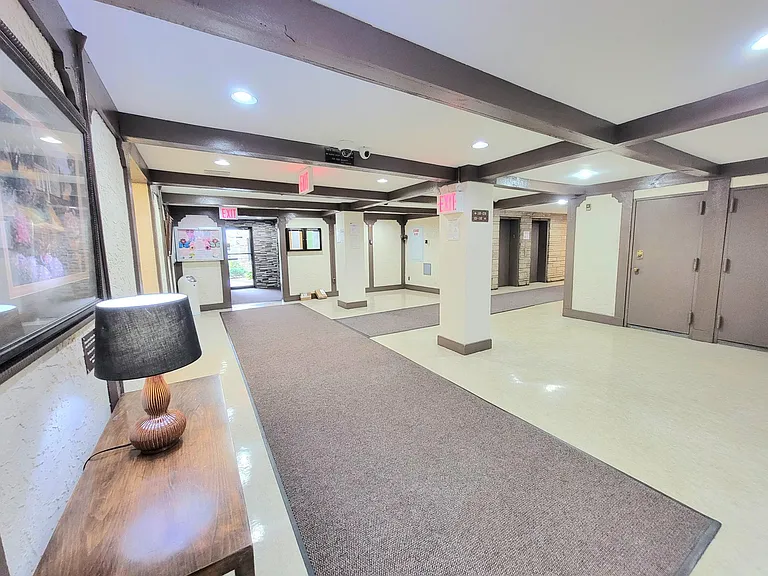 2 Elmwood Park Dr #322 — Photo 6