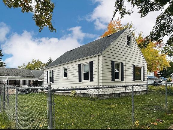 2nd image of 1107 Pine St