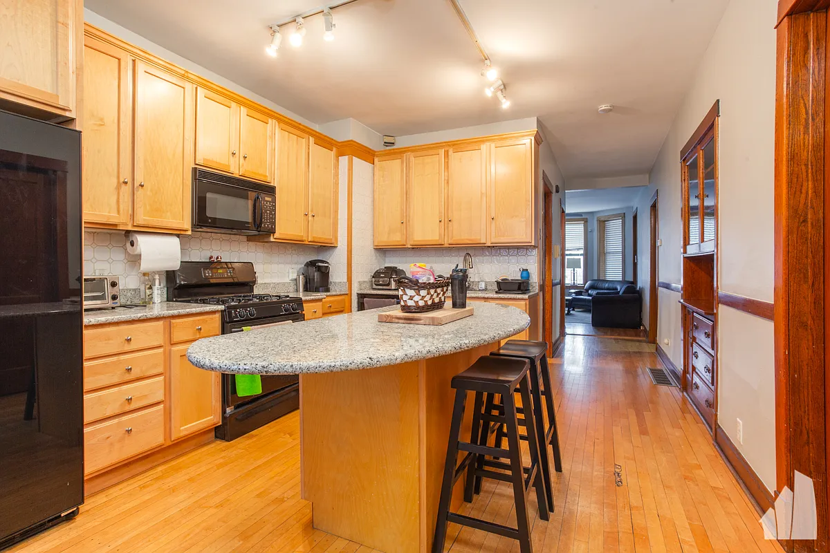 Building Photo - 1538 W Wrightwood Ave #1