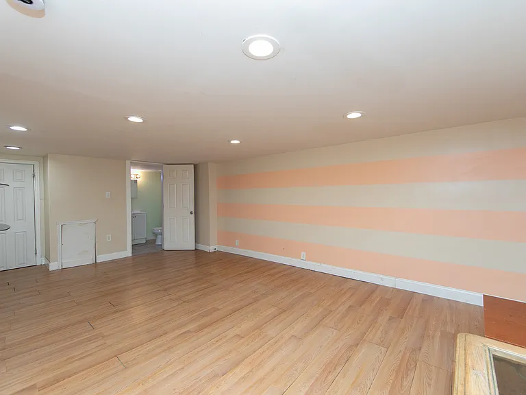 1357 Westbury Dr — Photo 22