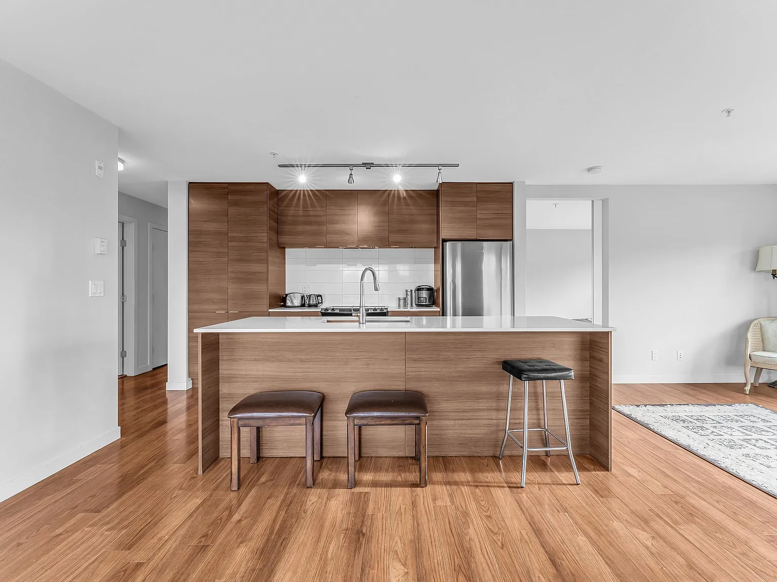 2 bed, 950 sqft, $3,200 — Photo 4