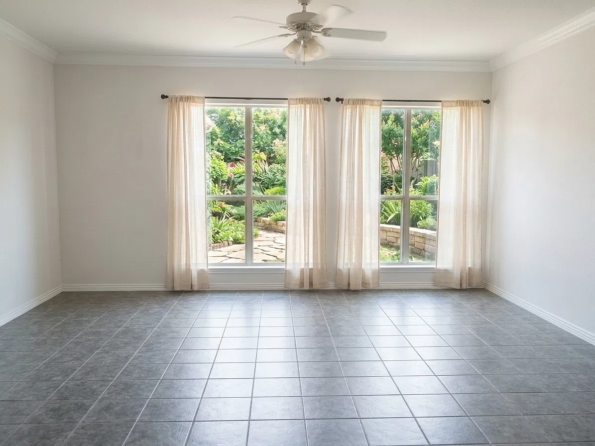 710 E Boyd Dr — Photo 3