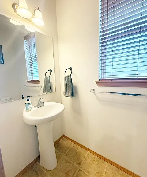 317 NE Miramar Cir #1 — Photo 17