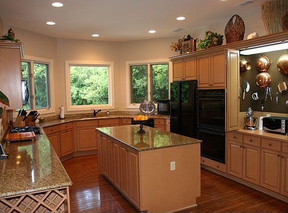 4th image of 13 Stevens Ct #1