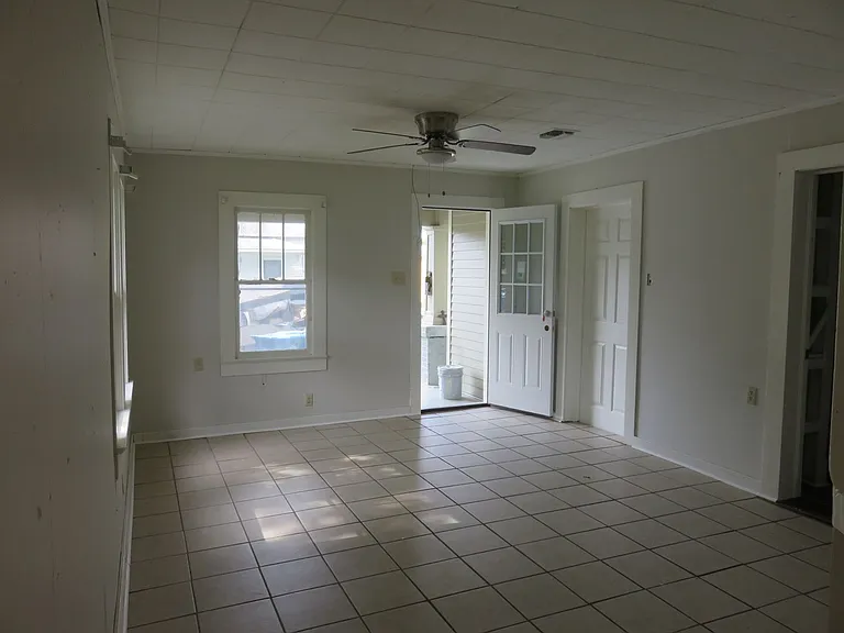 223 Sampson Ave — Photo 6