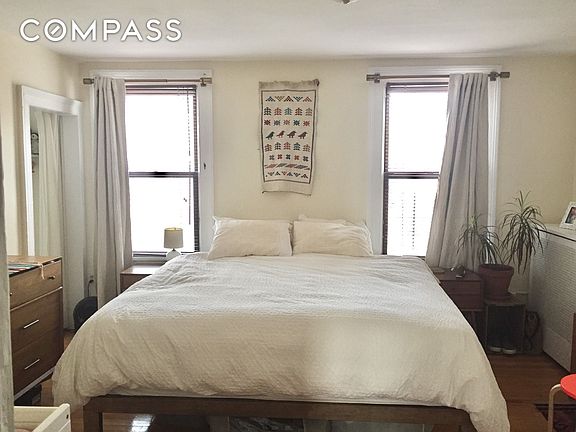 3rd image of 212 Montrose Ave APT 3