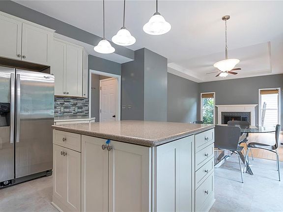 5th image of 9480 Knollcrest Blvd