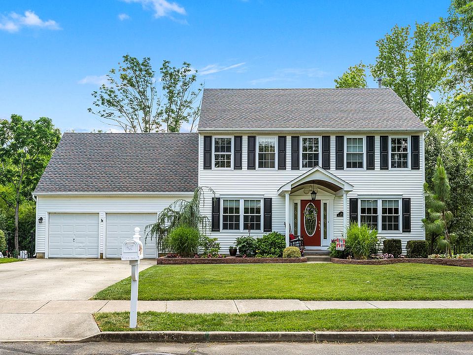 1st image of 26 Red Oak Dr