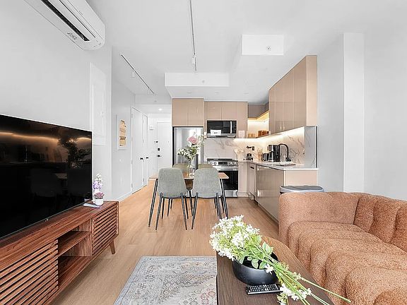4th image of 16 West St #729