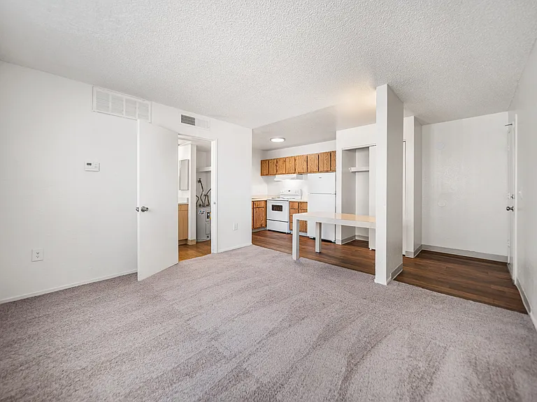 Sunflower Apartments — Photo 24
