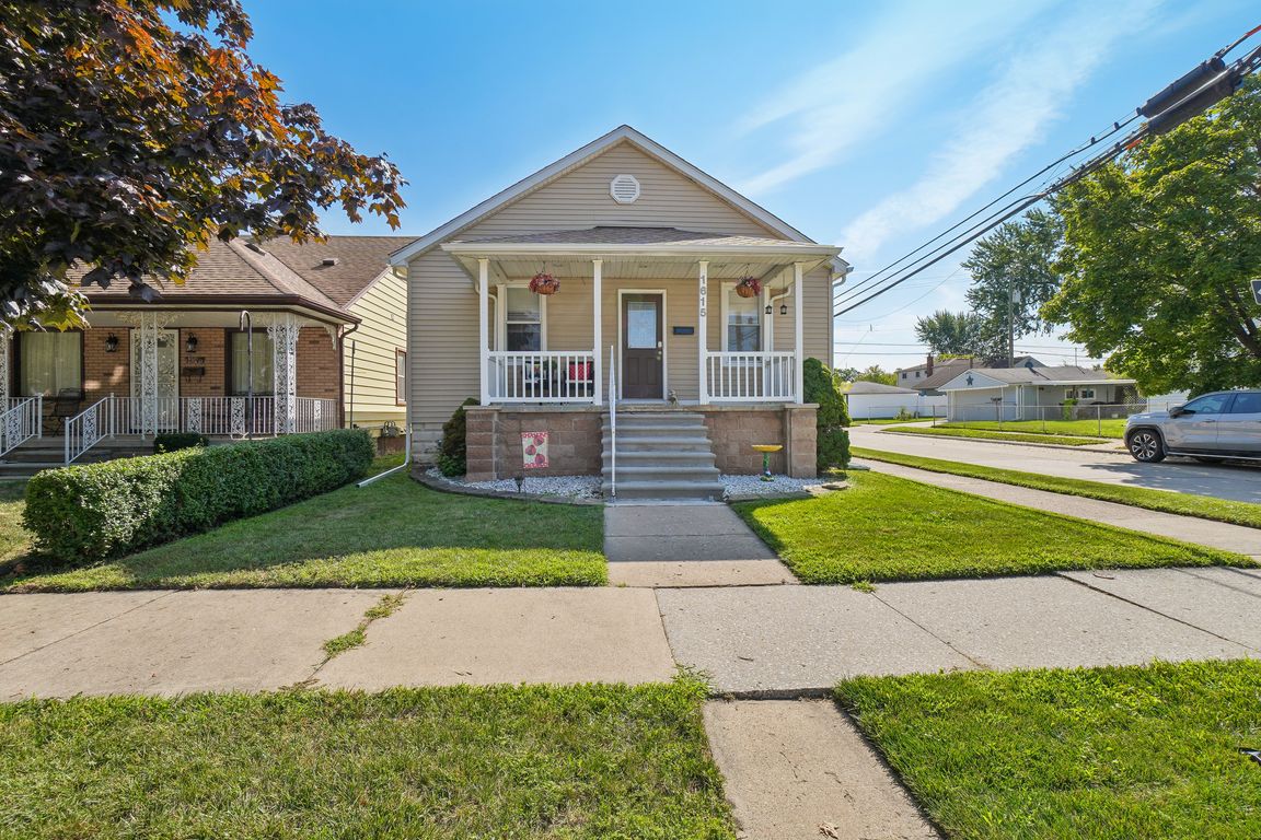 Cora St-S2708-001.jpg