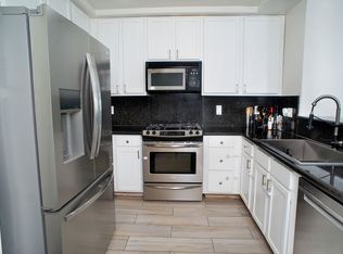 9610 Zelzah Ave APT 302, Northridge, CA 91325